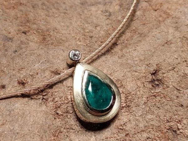Collier mit Brillantbesatz und Aquamarin | Goldschmiede Hornung Groen