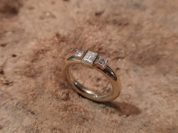 Ring 585/- Gelbgold mit lupenreinen Diamanten als Carré & Baguette | Goldschmiede Hornung Groen