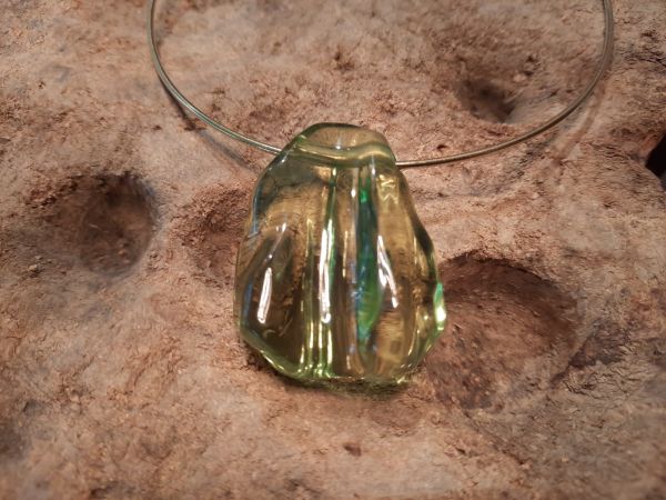 Kette mit grünem Bernstein | Goldschmiede Hornung Groen