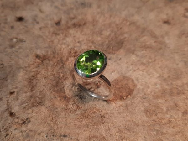 Ring aus 925/- Silber mit Peridot | Goldschmiede Hornung Groen