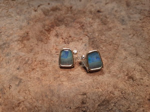 Opal-Ohrstecker aus 585/- Gold mit Brillanten | Goldschmiede Hornung Groen