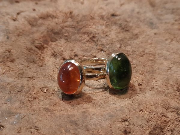Ringe aus 585 /- Gelbgold mit Mandaringranat  & Olivin Cabochon | Goldschmiede Hornung Groen