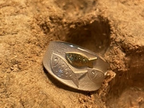 Ring aus 585/- Gold mit Olivin Cabochon  | Goldschmiede Hornung Groen