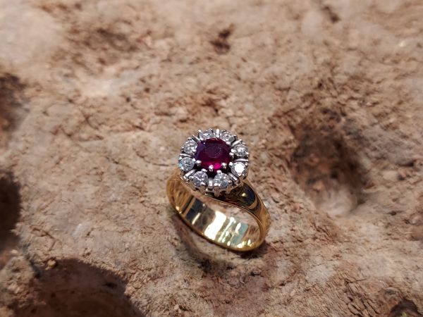 Ring aus 585/- Gold mit Olivin Cabochon  | Goldschmiede Hornung Groen